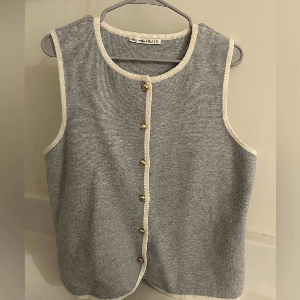 Abercrombie & Fitch Gray Sleeveless Cardigan